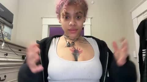 Snapshot of vveejay48826 chatting on October 27, 2025, 8:51 am vveejay online show from October 27, 2025, 8:51 am