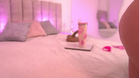 Violeta online show from November 14, 2025, 3:05 am