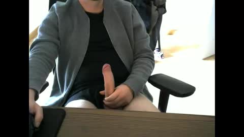 vxnny online show from September 29, 2025, 3:06 pm