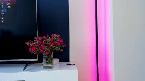 w3b_princ3ss online show from October 6, 2025, 6:22 am