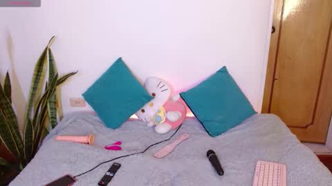 kitty SUPORT ME AND MY BABY SINGLE MOMY online show from November 21, 2025, 9:46 pm