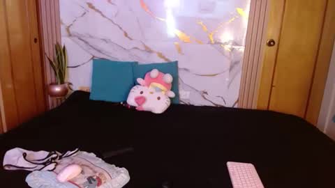 kitty SUPORT ME AND MY BABY SINGLE MOMY online show from March 30, 2026, 10:33 pm