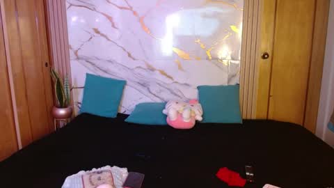 Snapshot of w_kittycat chatting on April 9, 2026, 5:18 pm kitty SUPORT ME AND MY BABY SINGLE MOMY online show from April 9, 2026, 5:18 pm