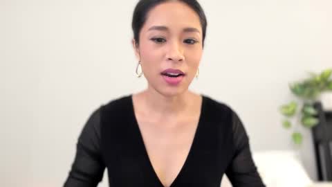 Jen online show from February 7, 2025, 11:55 pm