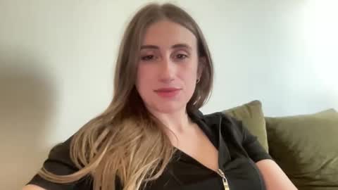 walkiria19 online show from April 3, 2026, 4:05 pm