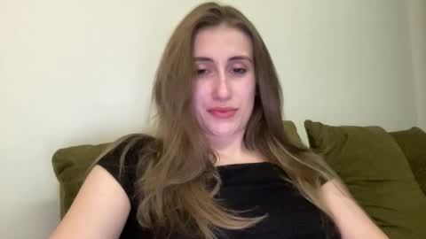 walkiria19 online show from May 18, 2026, 7:31 pm