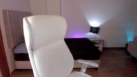 walton_abieca_ online show from September 10, 2025, 1:27 am