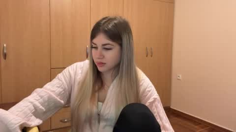 Elena  online show from March 28, 2026, 4:28 pm