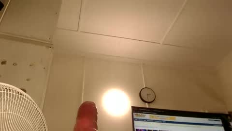 wants online show from December 2, 2025, 4:29 am