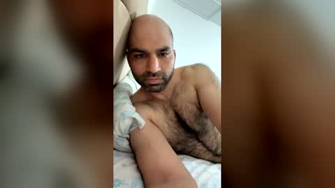 waqasshaukat762 online show from April 15, 2026, 10:10 pm