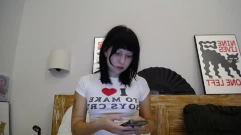 Snapshot of warm_june chatting on April 13, 2026, 12:21 pm June online show from April 13, 2026, 12:21 pm