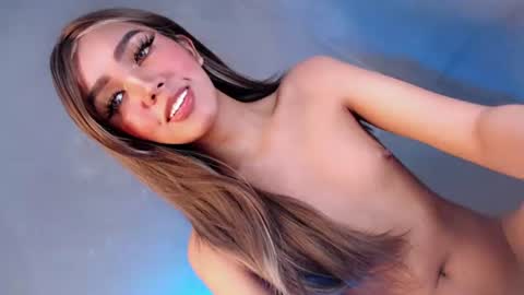 Isla Fox online show from October 20, 2025, 8:15 am