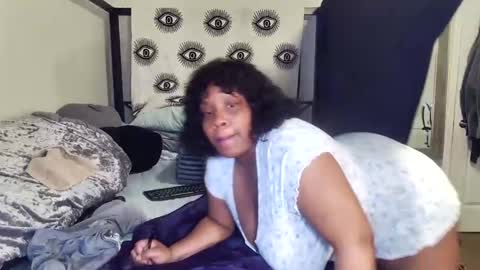 Snapshot of waterfalls69 chatting on January 18, 2026, 6:28 am LAUREN LUSH online show from January 18, 2026, 6:28 am