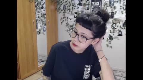 Mina online show from September 10, 2025, 6:52 pm