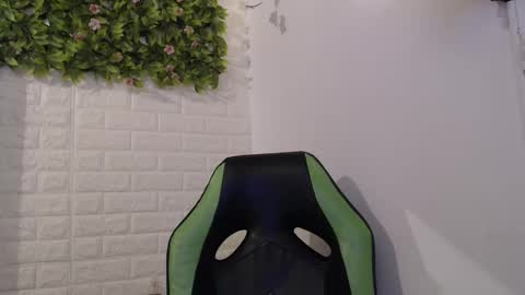 Trixie 3 online show from February 13, 2025, 4:39 pm