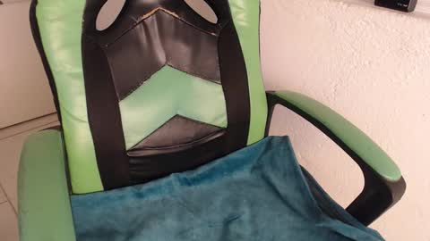 Trixie 3 online show from November 12, 2025, 2:17 pm