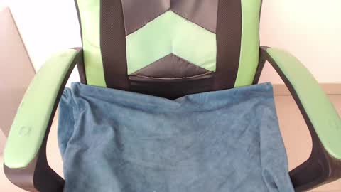 Trixie 3 online show from April 11, 2026, 3:27 pm