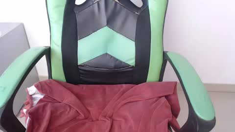 Trixie 3 online show from April 23, 2026, 2:52 pm