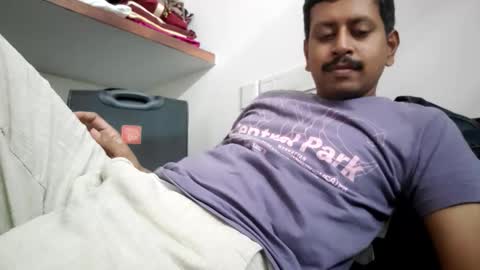 sexyguy online show from December 4, 2025, 11:41 am