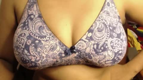 mina online show from April 19, 2026, 4:06 pm