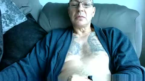 wechatistrokeurub online show from November 7, 2025, 9:31 am