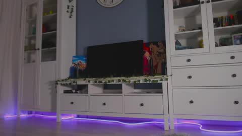 Snapshot of weed_princesss chatting on December 2, 2024, 1:13 pm moon online show from December 2, 2024, 1:13 pm