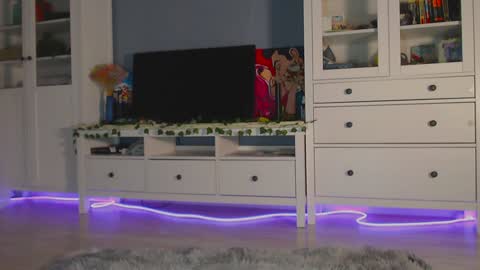 Snapshot of weed_princesss chatting on December 13, 2024, 8:04 pm moon online show from December 13, 2024, 8:04 pm