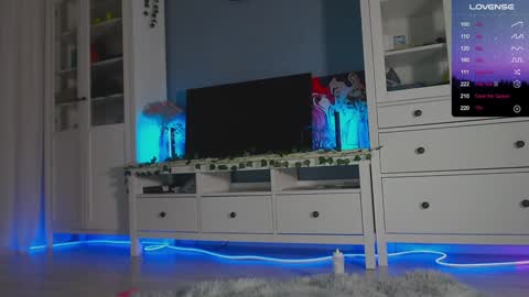 Snapshot of weed_princesss chatting on December 18, 2024, 3:55 pm moon online show from December 18, 2024, 3:55 pm