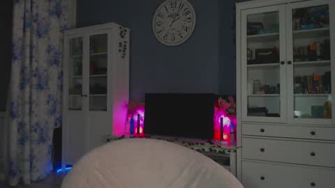 Snapshot of weed_princesss chatting on January 16, 2025, 4:39 pm moon online show from January 16, 2025, 4:39 pm