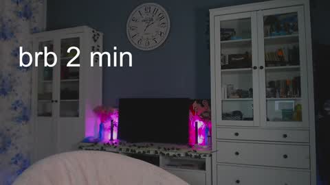 Snapshot of weed_princesss chatting on January 24, 2025, 2:30 pm moon online show from January 24, 2025, 2:30 pm