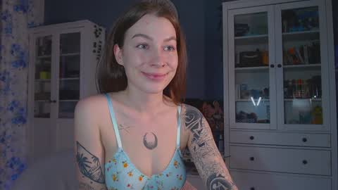 Snapshot of weed_princesss chatting on February 1, 2025, 12:47 pm moon online show from February 1, 2025, 12:47 pm