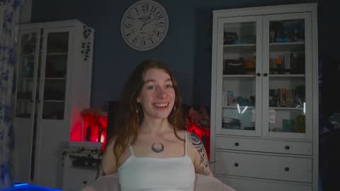 Snapshot of weed_princesss chatting on February 5, 2025, 2:59 pm moon online show from February 5, 2025, 2:59 pm