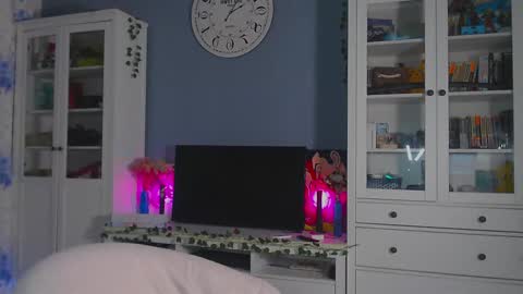 Snapshot of weed_princesss chatting on February 9, 2025, 3:23 pm moon online show from February 9, 2025, 3:23 pm