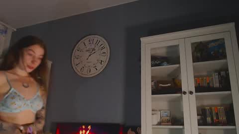 Snapshot of weed_princesss chatting on February 11, 2025, 3:18 pm moon online show from February 11, 2025, 3:18 pm