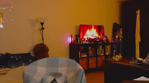 Snapshot of weed_princesss chatting on October 31, 2025, 9:05 pm moon online show from October 31, 2025, 9:05 pm