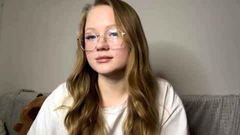 Elise online show from November 27, 2025, 5:04 pm