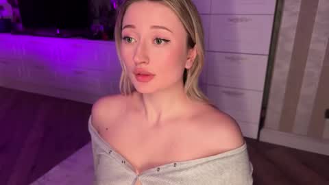 Snapshot of wendy_amber chatting on February 3, 2025, 5:14 pm Daisy online show from February 3, 2025, 5:14 pm