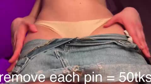 Snapshot of wendy_amber chatting on February 5, 2025, 9:07 pm Daisy online show from February 5, 2025, 9:07 pm