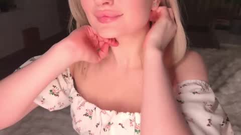 Snapshot of wendy_amber chatting on March 1, 2025, 6:11 pm Daisy online show from March 1, 2025, 6:11 pm