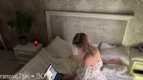 Snapshot of wendy_amber chatting on March 3, 2025, 9:37 pm Daisy online show from March 3, 2025, 9:37 pm