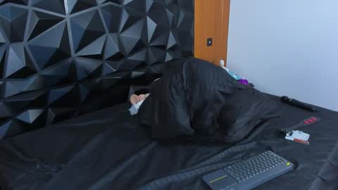 Wendy Marshall  online show from February 7, 2025, 7:59 pm