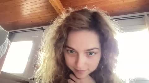 Snapshot of wenus_ss chatting on December 8, 2024, 3:45 pm wenus_ss online show from December 8, 2024, 3:45 pm