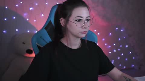 little girl who is always rightLisa online show from December 12, 2024, 6:25 am