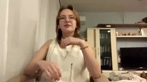 Polly online show from November 6, 2025, 3:46 pm