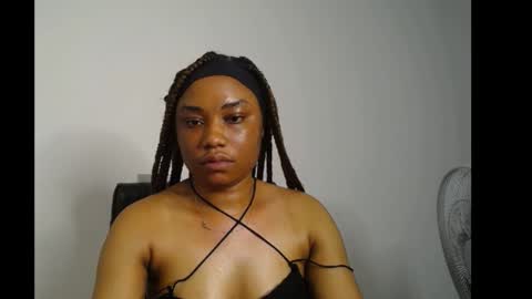 Snapshot of wet_juicypussy chatting on January 6, 2025, 2:36 pm queen online show from January 6, 2025, 2:36 pm