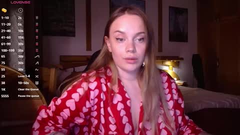 Lana online show from March 18, 2026, 6:33 pm