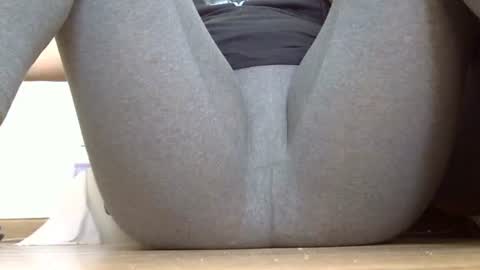 wet_pants2022 online show from October 8, 2025, 6:44 am