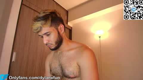 Snapshot of wetbubble chatting on September 22, 2025, 10:23 pm Mia and Dylan online show from September 22, 2025, 10:23 pm