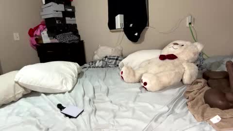 Snapshot of wetcreamerr chatting on December 14, 2024, 6:24 am SheSquirts online show from December 14, 2024, 6:24 am