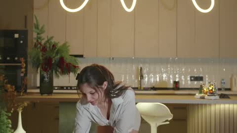 Naomi online show from December 16, 2025, 2:16 am